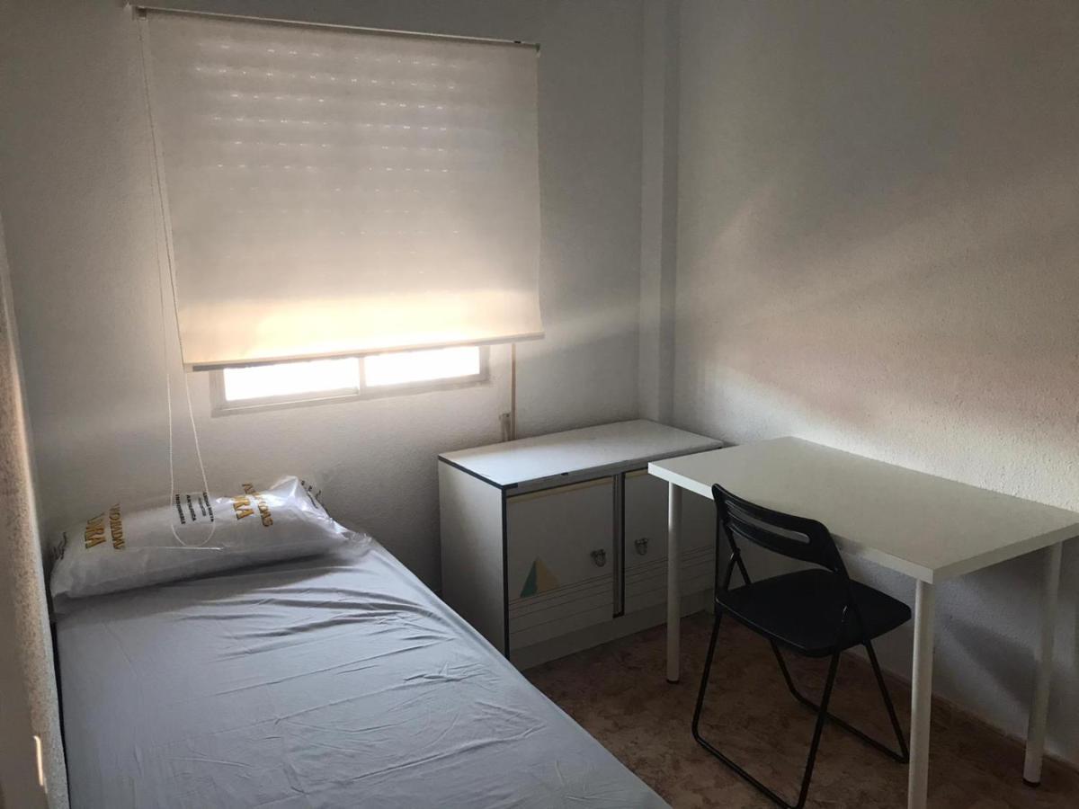 4 Dorm Cerca De Playa Y Centro Ciudad Apartment Malaga Luaran gambar